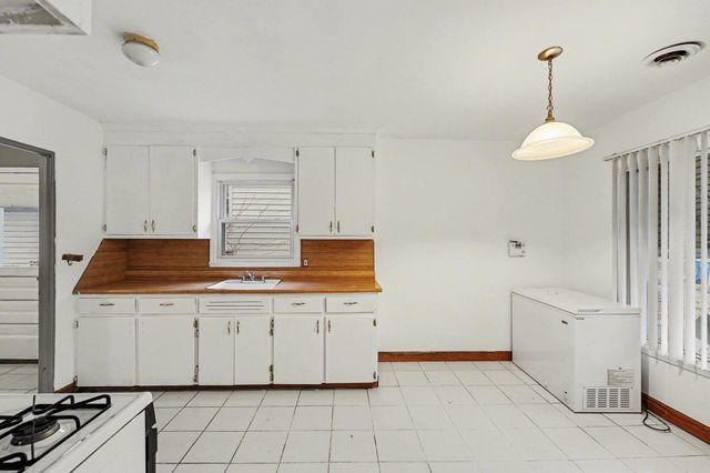 6822 N Lafayette Street, Dearborn Heights, MI 48127