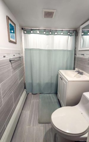 27 E Lincoln Avenue, Massapequa, NY 11758