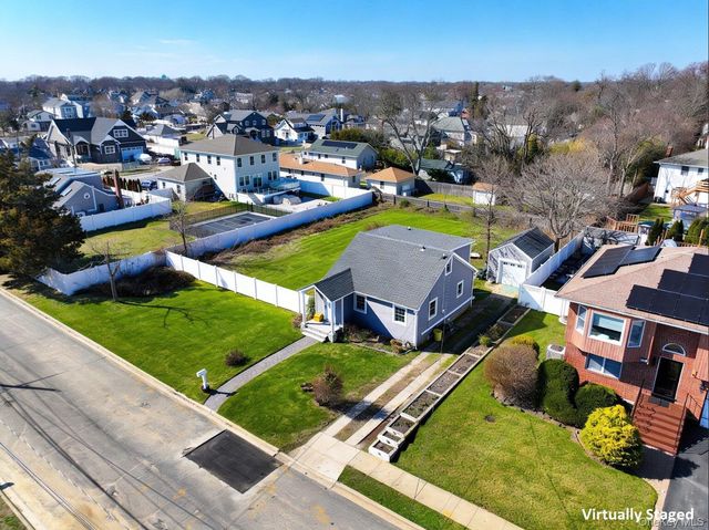 27 E Lincoln Avenue, Massapequa, NY 11758