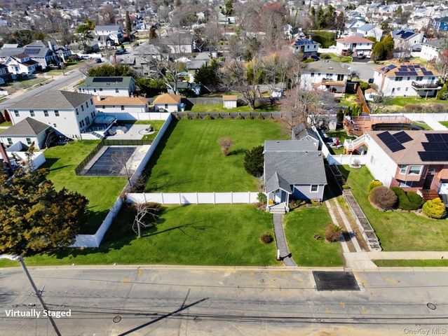 27 E Lincoln Avenue, Massapequa, NY 11758