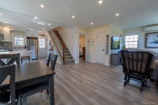 27 E Lincoln Avenue, Massapequa, NY 11758