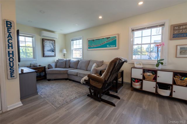 27 E Lincoln Avenue, Massapequa, NY 11758