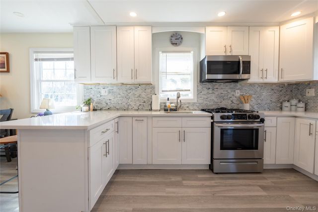 27 E Lincoln Avenue, Massapequa, NY 11758