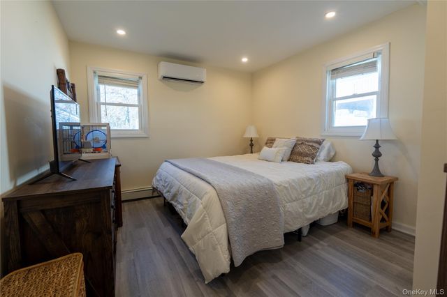 27 E Lincoln Avenue, Massapequa, NY 11758