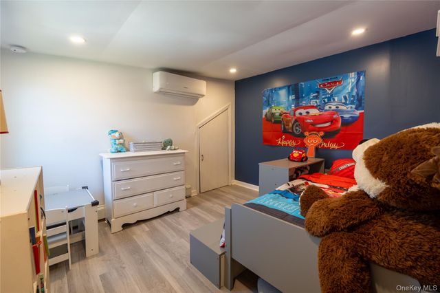 27 E Lincoln Avenue, Massapequa, NY 11758