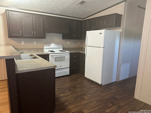 5983 State Highway 16 S Unit B, Bandera, TX 78003