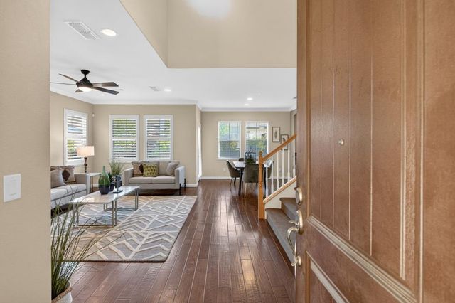 8073 Lido Isle Ln, Sacramento, CA 95831