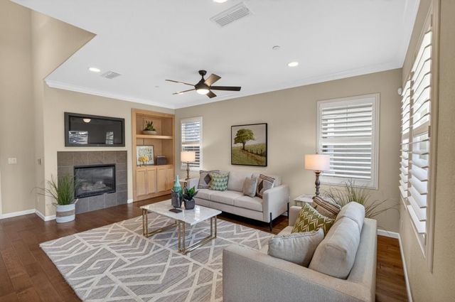 8073 Lido Isle Ln, Sacramento, CA 95831