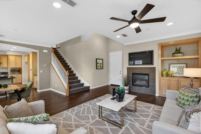 8073 Lido Isle Ln, Sacramento, CA 95831