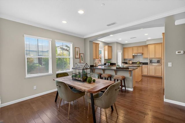 8073 Lido Isle Ln, Sacramento, CA 95831