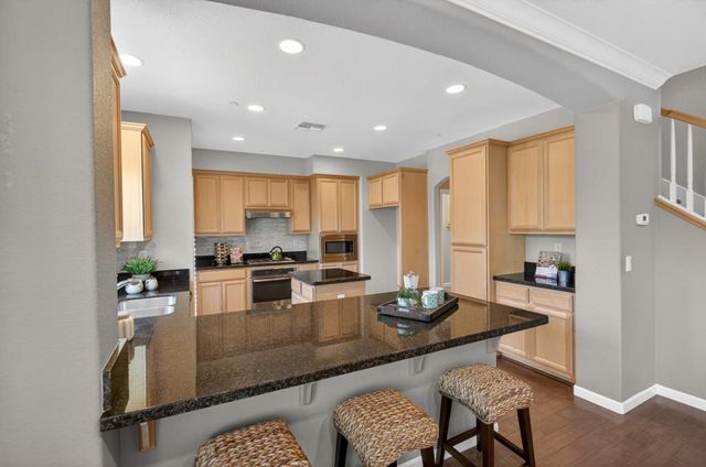 8073 Lido Isle Ln, Sacramento, CA 95831