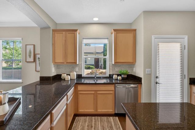 8073 Lido Isle Ln, Sacramento, CA 95831