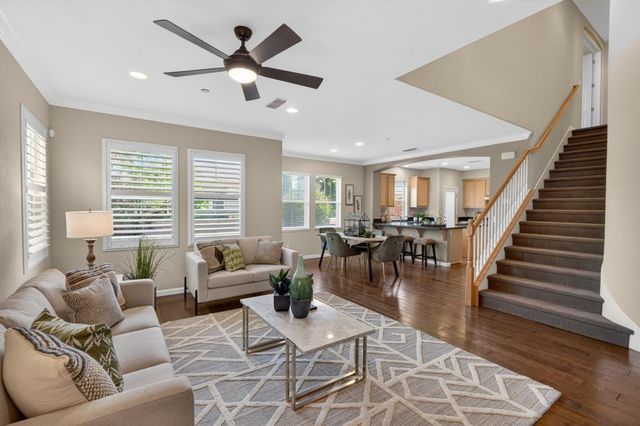 8073 Lido Isle Ln, Sacramento, CA 95831