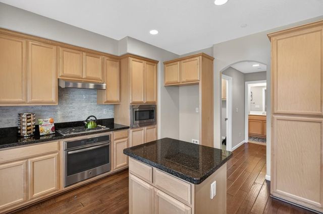 8073 Lido Isle Ln, Sacramento, CA 95831