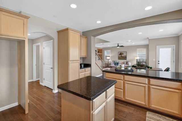 8073 Lido Isle Ln, Sacramento, CA 95831