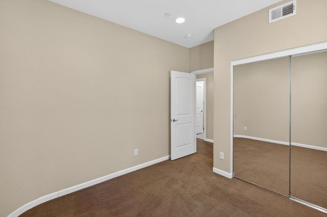 8073 Lido Isle Ln, Sacramento, CA 95831