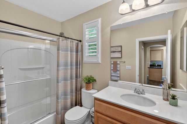 8073 Lido Isle Ln, Sacramento, CA 95831