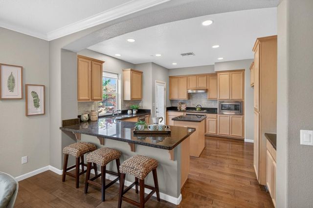 8073 Lido Isle Ln, Sacramento, CA 95831