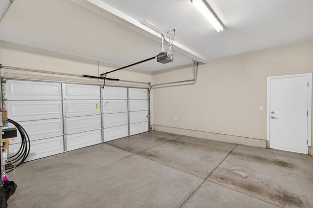 8073 Lido Isle Ln, Sacramento, CA 95831