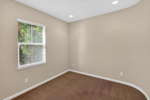 8073 Lido Isle Ln, Sacramento, CA 95831