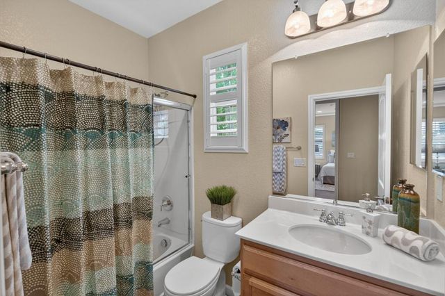 8073 Lido Isle Ln, Sacramento, CA 95831