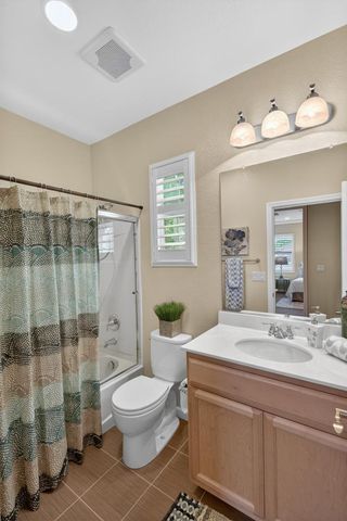 8073 Lido Isle Ln, Sacramento, CA 95831