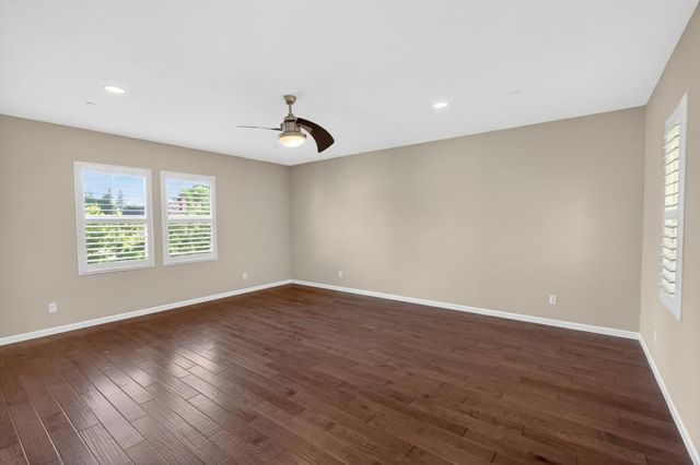 8073 Lido Isle Ln, Sacramento, CA 95831