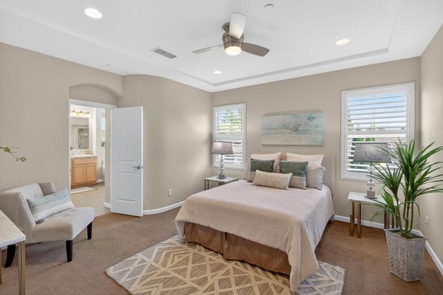 8073 Lido Isle Ln, Sacramento, CA 95831