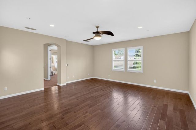 8073 Lido Isle Ln, Sacramento, CA 95831