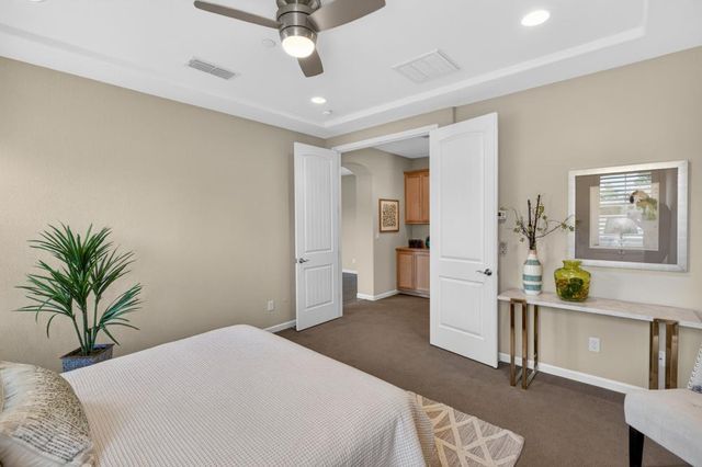 8073 Lido Isle Ln, Sacramento, CA 95831