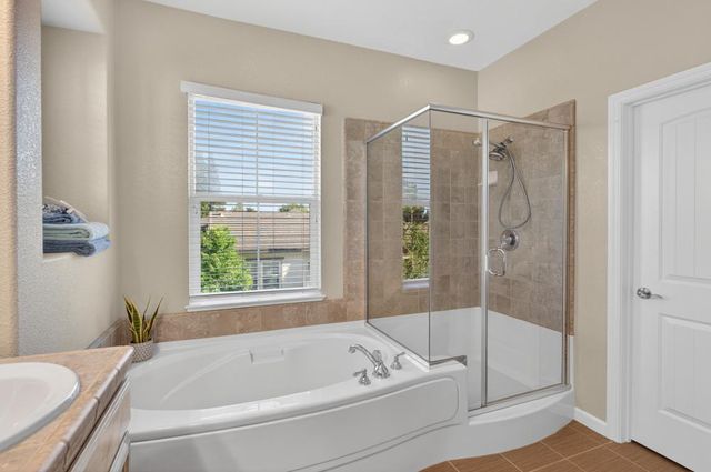 8073 Lido Isle Ln, Sacramento, CA 95831