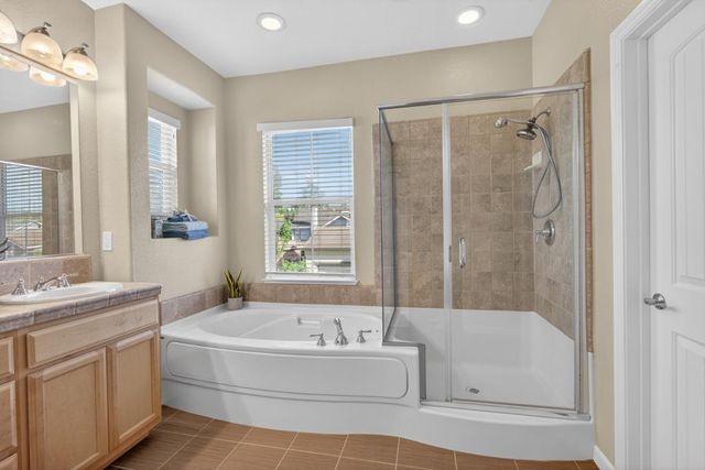 8073 Lido Isle Ln, Sacramento, CA 95831