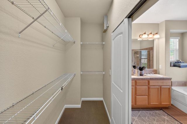 8073 Lido Isle Ln, Sacramento, CA 95831