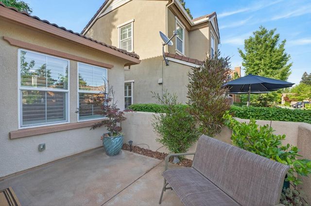 8073 Lido Isle Ln, Sacramento, CA 95831