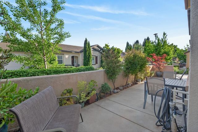 8073 Lido Isle Ln, Sacramento, CA 95831