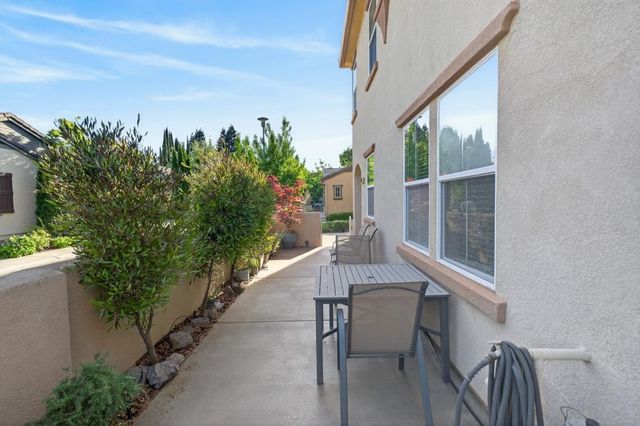 8073 Lido Isle Ln, Sacramento, CA 95831