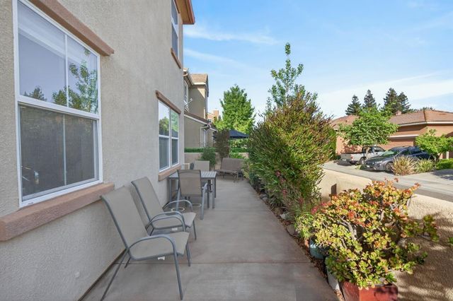 8073 Lido Isle Ln, Sacramento, CA 95831