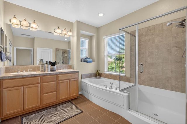 8073 Lido Isle Ln, Sacramento, CA 95831