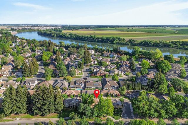 8073 Lido Isle Ln, Sacramento, CA 95831