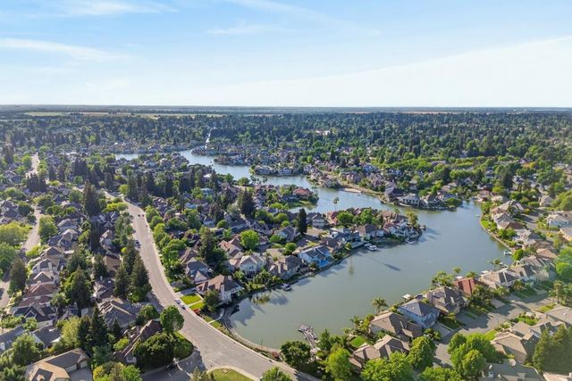 8073 Lido Isle Ln, Sacramento, CA 95831