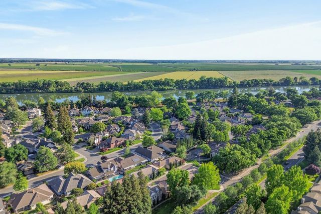 8073 Lido Isle Ln, Sacramento, CA 95831