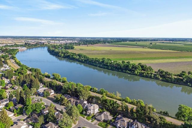 8073 Lido Isle Ln, Sacramento, CA 95831