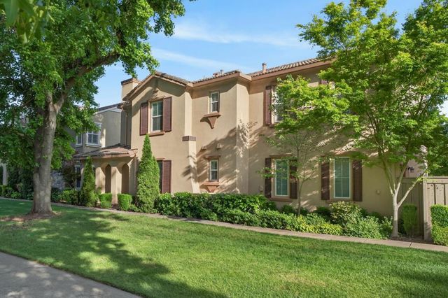 8073 Lido Isle Ln, Sacramento, CA 95831