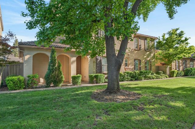 8073 Lido Isle Ln, Sacramento, CA 95831