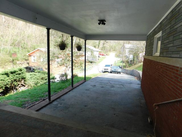 116 Wolf Hollow Road, Baxter, KY 40806