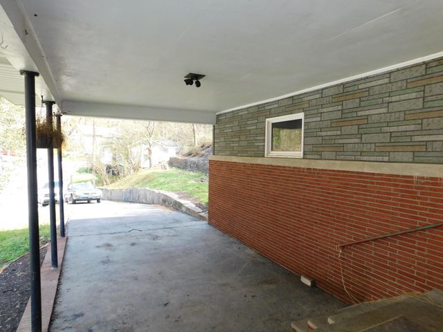 116 Wolf Hollow Road, Baxter, KY 40806