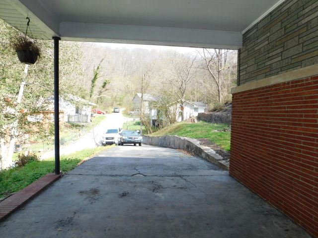 116 Wolf Hollow Road, Baxter, KY 40806