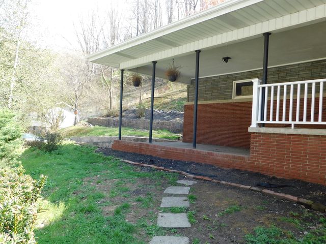 116 Wolf Hollow Road, Baxter, KY 40806