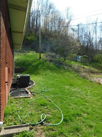 116 Wolf Hollow Road, Baxter, KY 40806