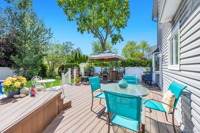 263 Charles Avenue, Massapequa Park, NY 11762
